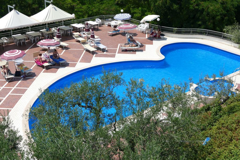 Hotel L'Ulivo Mirabella Eclano Exterior photo